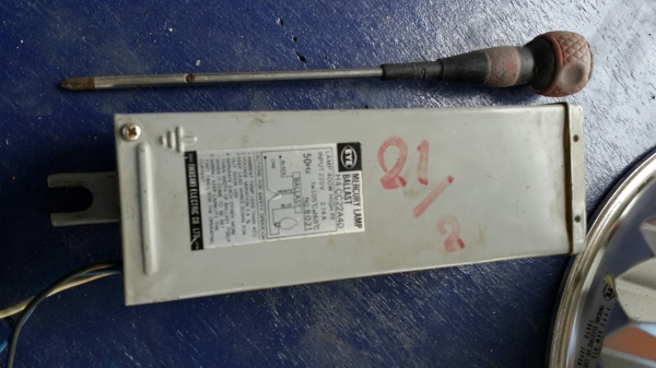 ขายโคมไฟโรงงาน 400 w. Mercury Lamp (หรือเอาของมาแลกเปลี่ยน)