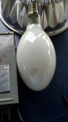ขายโคมไฟโรงงาน 400 w. Mercury Lamp (หรือเอาของมาแลกเปลี่ยน)