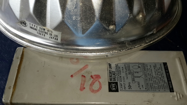 ขายโคมไฟโรงงาน 400 w. Mercury Lamp (หรือเอาของมาแลกเปลี่ยน)