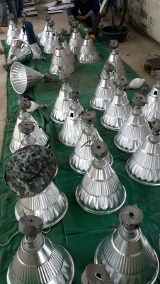 ขายโคมไฟโรงงาน 400 w. Mercury Lamp (หรือเอาของมาแลกเปลี่ยน)