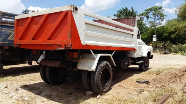 รถหัวยาว isuzu หกล้อดั้ม เครื่องเดิม เฟื้องท้าย isuzu  จั้มโบ้ พวงมาลัยเพาเวอร์ ทะเบียน ม.79 เอกสารพร้อมโอน