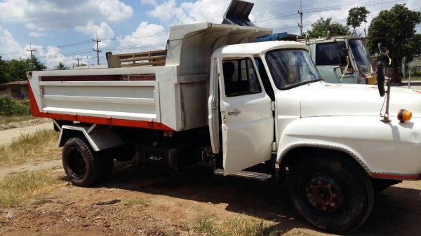 รถหัวยาว isuzu หกล้อดั้ม เครื่องเดิม เฟื้องท้าย isuzu  จั้มโบ้ พวงมาลัยเพาเวอร์ ทะเบียน ม.79 เอกสารพร้อมโอน