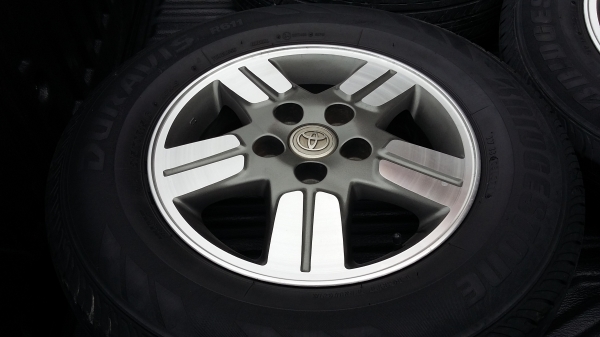 แม็คพร้อมยางวีโก่215/70/15ปี11 ราคา6500