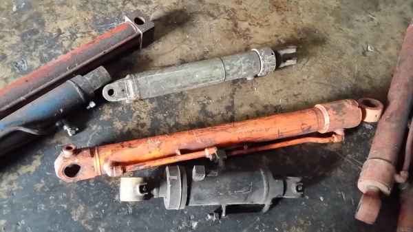 กระบอกไฮโดรลิคไซส์เล็ก นำเข้าจากญี่ปุ่น กระบอกไฮโดรลิคไซส์เล็ก นำเข้าจากญี่ปุ่น