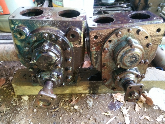 ขายปั๊มเฟือง 3 นิ้ว 2 ตัว เก่าเก็บ