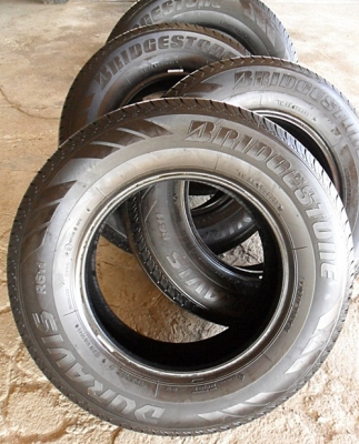 ยางรถกระบะป้ายแดงขอบ15 บริดสโตน195-R15ลงพื้นปี14 (4เส้น 4,600บ) ยางรถกระบะป้ายแดงขอบ15 บริดสโตน195-R15ลงพื้นปี14 (4เส้น 4,600บ)