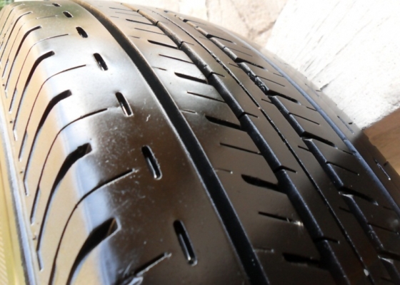 ยางรถกระบะป้ายแดงขอบ15 บริดสโตน195-R15ลงพื้นปี14 (4เส้น 4,600บ) ยางรถกระบะป้ายแดงขอบ15 บริดสโตน195-R15ลงพื้นปี14 (4เส้น 4,600บ)