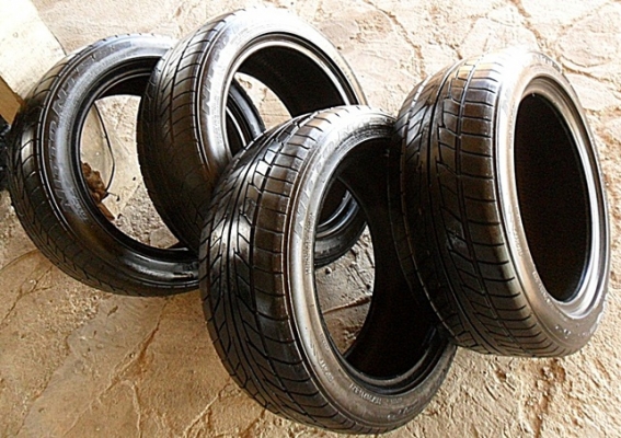 ยางแก้มเตี้ยขอบ15 นิตโตะ195-50-R15ลงพื้นปลายปี13(4เส้น2,600บ) ยางแก้มเตี้ยขอบ15 นิตโตะ195-50-R15ลงพื้นปลายปี13(4เส้น2,600บ)