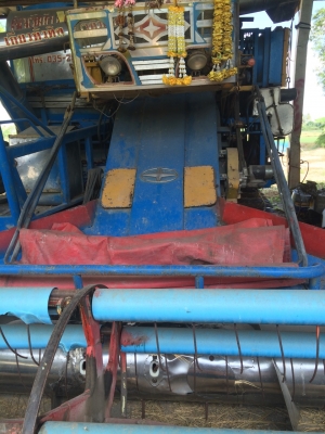 รถเกี่ยวข้าว  ศักดิ์พัฒนา เครื่อง  6 BG 175 แรง  ราคา  450,000  บาท