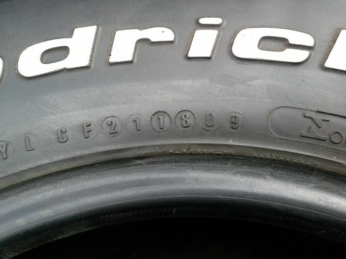 BF Km2 ขนาด 33/10.5/15 ปี09 สภาพสวยๆ  1 ชุด