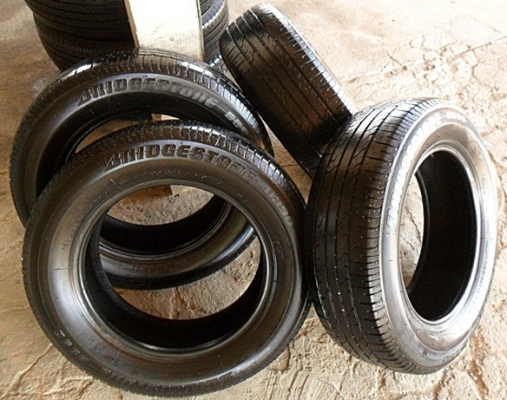 ยางขอบ15 บริดสโตน195-65-R15ลงพื้นปลายปี13(4เส้น 3,200บ)