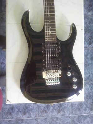 กีต้าร์ไฟฟ้า Paramount 2700