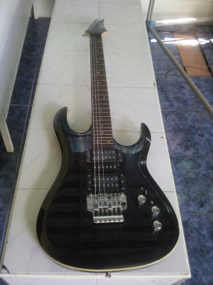 กีต้าร์ไฟฟ้า Paramount 2700