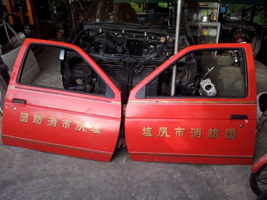 ประตูมือหมุน datsun แผงในหนังน้ำตาล ใช้งานน้อยจากรถดับเพลิงญี่ปุ่น