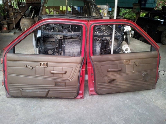 ประตูมือหมุน datsun แผงในหนังน้ำตาล ใช้งานน้อยจากรถดับเพลิงญี่ปุ่น