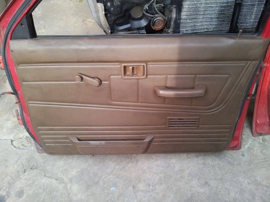 ประตูมือหมุน datsun แผงในหนังน้ำตาล ใช้งานน้อยจากรถดับเพลิงญี่ปุ่น