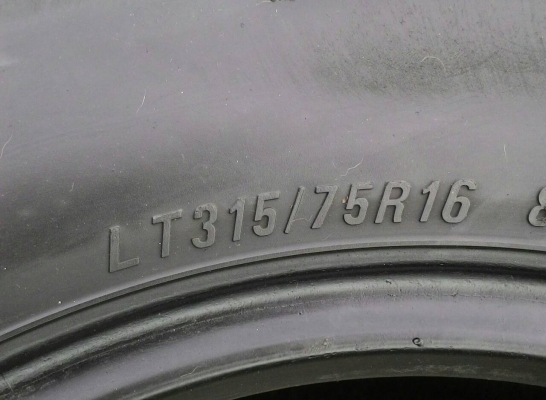 ขาย ยางMud MAXXIS BIGHORN 35 R 16(315/75R16)ครับ