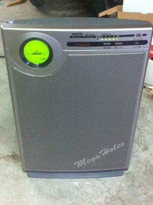 เครื่องฟอกและปรับปรุงคุณภาพอากาศ SANYO  รุ่น 2 เซนเซอร์ ปรับความแรงของพัดลมได้สามระดับ