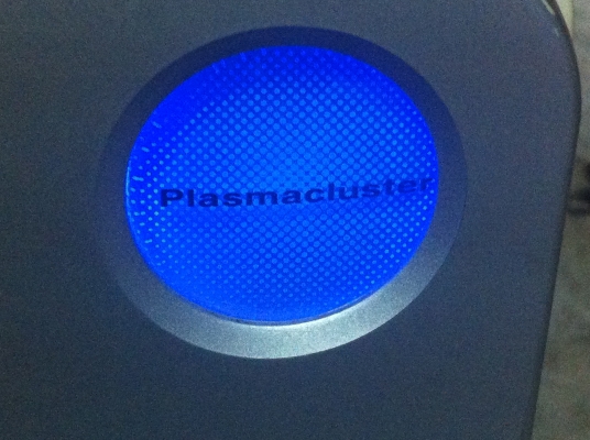 เครื่องฟอกอากาศ SHARP มีระบบ พลาสม่าคลัสเตอร์ อนุภาคไฟฟ้าทั้งบวกและลบที่มีประสิทธิภาพในการฆ่าเชื้อโรค เชื้อไวรัส สลายสารพิษ