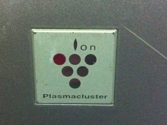 เครื่องฟอกอากาศ SHARP มีระบบ พลาสม่าคลัสเตอร์ อนุภาคไฟฟ้าทั้งบวกและลบที่มีประสิทธิภาพในการฆ่าเชื้อโรค เชื้อไวรัส สลายสารพิษ
