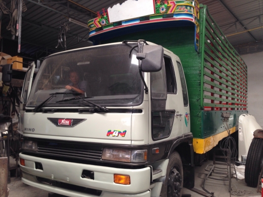 ขายรถ 6 ล้อ ฮีโน่ รุ่น FF 3 H เครื่อง 195 แรง กระบะไม้ ยาว 7 เมตร