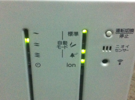 เครื่องฟอกอากาศ HITACHI พร้อมระบบ ion ปล่อยอนุภาคไฟฟ้าที่มีประสิทธิภาพในการฆ่าเชื้อโรค เชื้อไวรัส สลายสารพิษ