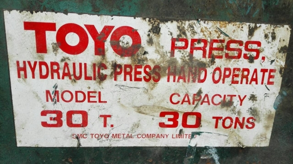 แท่นอัดไฮดรอลิค TOYO 30 ตัน พร้อมใช้งานครับ