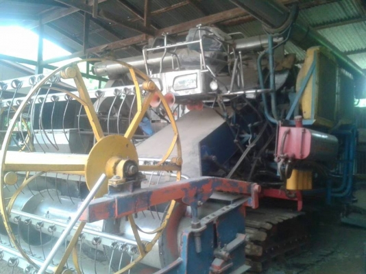 ขายรถเกี่ยวข้าว พ.เจริญพัฒนา ช่วงล่าง12 เครื่องอีซูซุ210เทอร์โบว์ ปั๊ม23ไดกิ้น สภาพพร้อมใช้งาน ตู้สแตนเลส