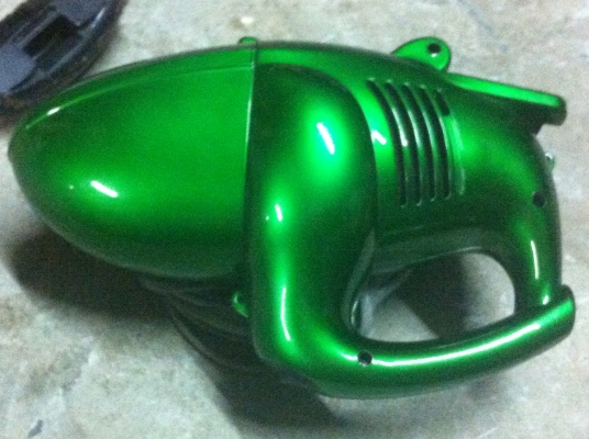 เครื่องดูดฝุ่นพกพา ขนาด 90 W. ดูดแรงดี มีหัวถอดเปลี่ยนได้สองหัว ถือไปใช้งานง่าย