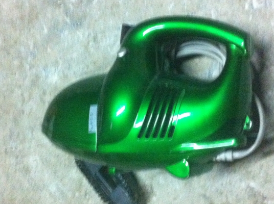 เครื่องดูดฝุ่นพกพา ขนาด 90 W. ดูดแรงดี มีหัวถอดเปลี่ยนได้สองหัว ถือไปใช้งานง่าย