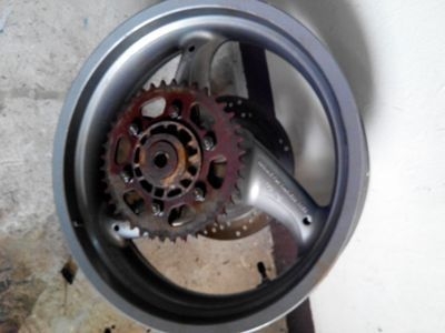 ขายล้อแม็ก brembo 17x4.5  ใส่ยางเดิม160/60 พร้อมดุมสเตอร์ และจานดิส ราคา 3000 บาท