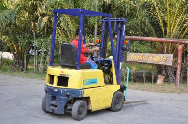 ลดกระหน่ำ!!ขายFORKLIFT KOMATSU (0.7ตัน)(เสาสูง3เมตร)สวยเดิมจากญี่ปุ่น ยังไม่เคยใช้ในไทย ขนย้ายง่าย 89,000เท่านั้น!!