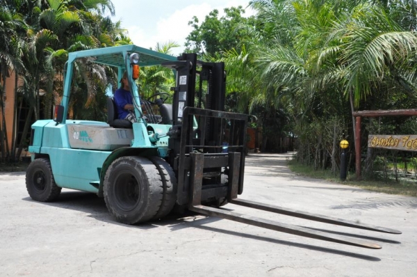 ขายรถFORKLIFT MITSUBISHI FD40 งาสไลด์ 4ตัน สวยเดิมจากญี่ปุ่น ยังไม่เคยใช้ในไทย 380,000เท่านั้น!! ขายรถFORKLIFT MITSUBISHI FD40 งาสไลด์ 4ตัน สวยเดิมจากญี่ปุ่น ยังไม่เคยใช้ในไทย 380,000เท่านั้น!!