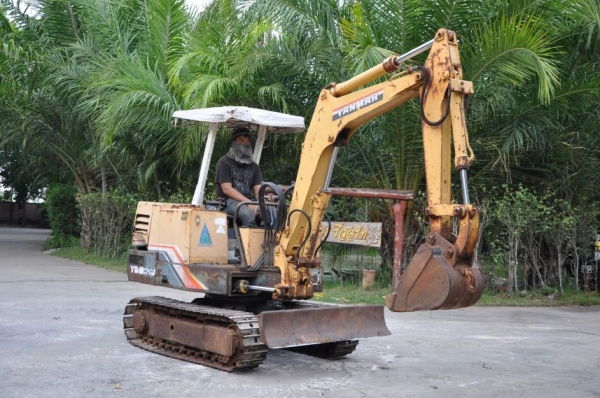 ลดกระหน่ำ!!ขายแบคโฮ YANMAR YB201UZ สวยเดิมจากญี่ปุ่น ทำงานสมบูรณ์ทุกระบบ รับรองไม่ผิดหวัง 179,000 เท่านั้น!!