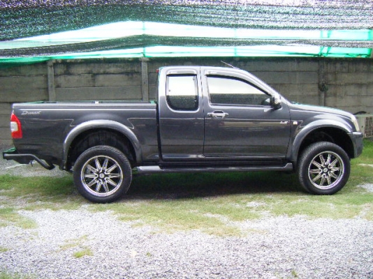 dmax แค็ป 3.0 4wd ปี2005 สีดำ รถมือแรกไม่เคยชน