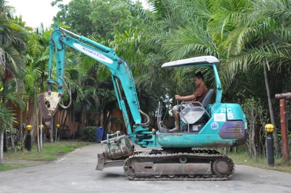 ลดกระหน่ำ!!ขายแบคโฮ KOMATSU PC25หัวแย๊กพร้อม(เท่าpc30) สวยเดิมจากญี่ปุ่น ทำงานสมบูรณ์ทุกระบบ รับรองไม่ผิดหวัง 460,000 เท่านั้น!!