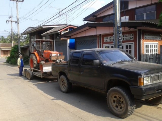 ขายโฟร์วิล นิสสันสี่ประตู ขายโฟร์วิล นิสสันสี่ประตู