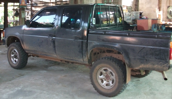 ขายโฟร์วิล นิสสันสี่ประตู ขายโฟร์วิล นิสสันสี่ประตู