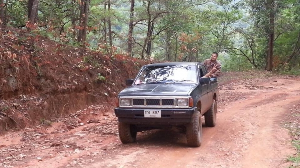 ขายโฟร์วิล นิสสันสี่ประตู