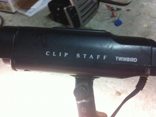 โครมไฟสองแบบตามภาพอันแรกโครมไฟหลอด LED อันที่สองแบบคีบเป็นหลอดประหัยดไฟหมุนได้รอบทิศทาง