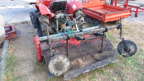 ขาย แทร็คเตอร์ YANMAR YMG 2000 D 4WD 20HP จากประเทศญี่ปุ่น ดังรูป 85,000 บ. ขาย แทร็คเตอร์ YANMAR YMG 2000 D 4WD 20HP จากประเทศญี่ปุ่น ดังรูป 85,000 บ.