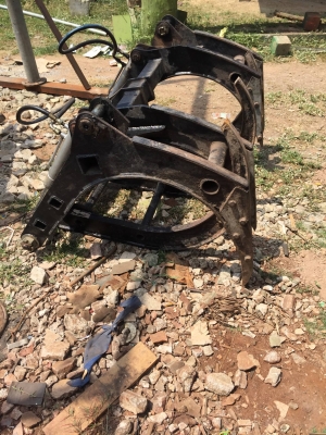 ขายมือคีบcx สวยๆพร้อมกระไฮดรอลิค พร้อมใช้งานไม่มีรอบดาม