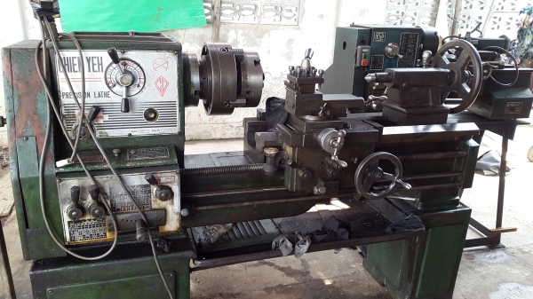 แท่นกลึง 5 ฟุต 3 เพลา เกียร์บล็อก พร้อมใช้งาน สภาพสวย ๆ ด่วน !!!! 67,000