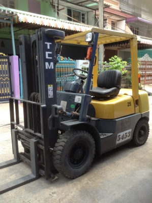 +++ ขายรถโฟล์คลิฟท์  T.C.M. FD25 Z5  ขนาด 2.5  ตัน  เครื่องยนต์ดีเซล  เสา  4.5  เมตร  เกียร์ออโตเมติค  ยางตัน  (รถนอก)