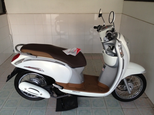 Scoopy-i ลายClassic โฉมปัจจุบัน วิ่ง7000 ปี57 (ของแถม 4 รายการ)