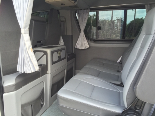 ขาย รถตู้ HIACE GL D4D 2500 พวงมาลัยเพาเวอร์ กระจกไฟฟ้า เดิมๆ วิ่ง 104000 โล ยางใหม่ แอร์เย็น เครื่องเงียบ  สภาพสวย มีจอ 2 จอ
