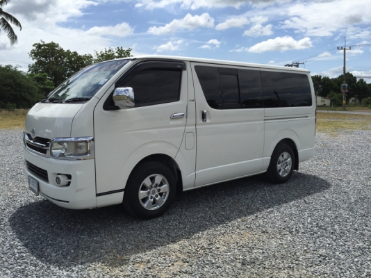 ขาย รถตู้ HIACE GL D4D 2500 พวงมาลัยเพาเวอร์ กระจกไฟฟ้า เดิมๆ วิ่ง 104000 โล ยางใหม่ แอร์เย็น เครื่องเงียบ  สภาพสวย มีจอ 2 จอ