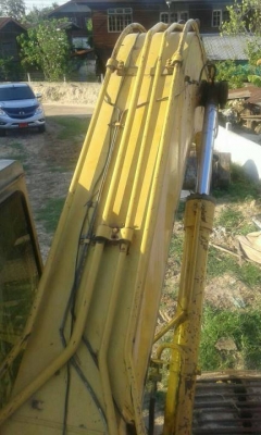 ขายรถแบคโฮ KOMATSU pc200-3 ซีเรียลสูงราคาถูก 330,000 090-772-3710 098-539-6074