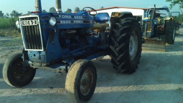 ขายรถไถ FORD 68 ถูกๆ เดิมๆๆตามสภาพตามรูปราคาตัด สอบถามได้