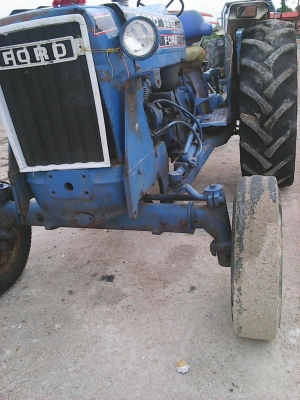 ขายรถไถ FORD 68 ถูกๆ เดิมๆๆตามสภาพตามรูปราคาตัด สอบถามได้